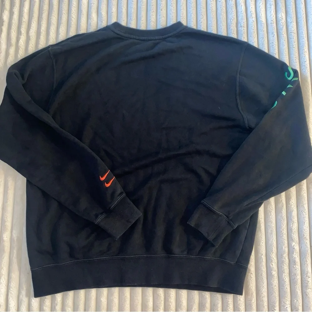 Nike Men's Black Crewneck Sweater with Neon Green Accents - Picture 6 of 7